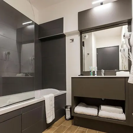 Furnished In An Attractive Town アパート シャモニー